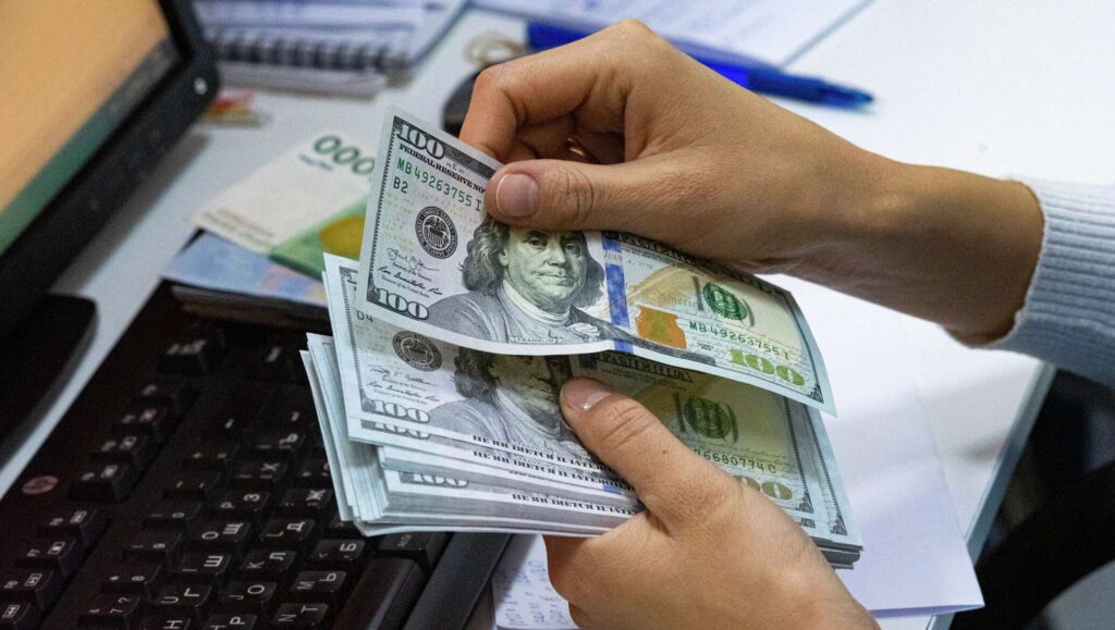 سعر الدولار مقابل الجنيه المصري في السوق السوداء اليوم